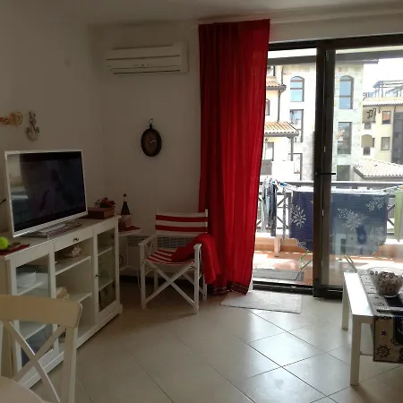 Апартамент Oasis Resort& *